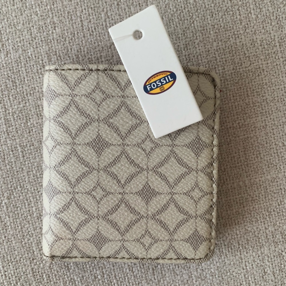 NWT Fossil Leather Wallet